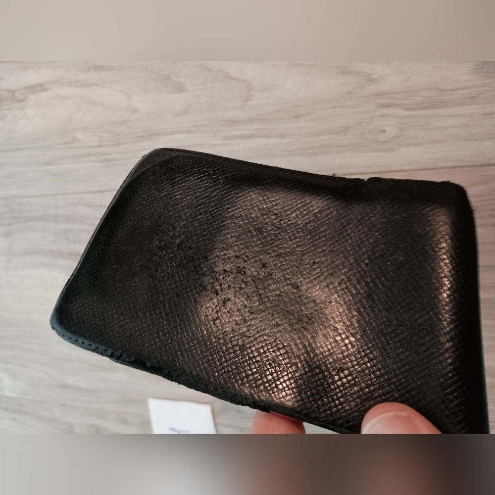 Authentic Louis Vuitton Black Taiga Leather Mens Multiple Wallet - Picture 6 of 14